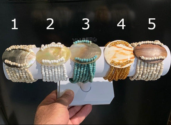 Collection de bracelets élastiques multi-rangs en nacre et bois - Vendu à l'unité