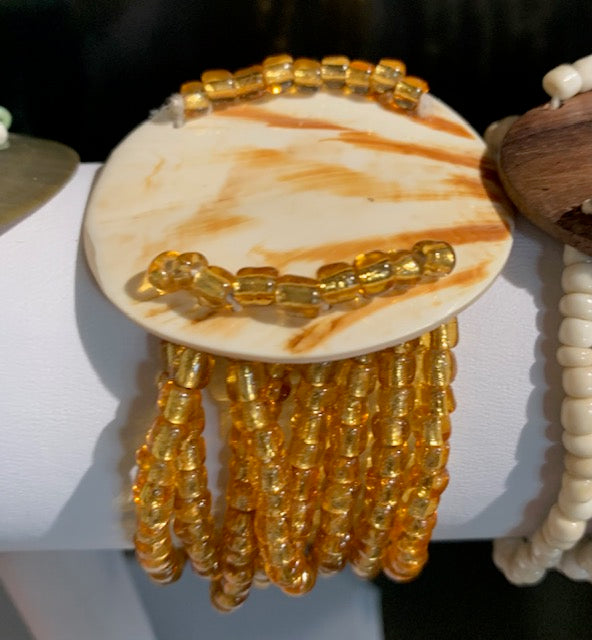 Collection de bracelets élastiques multi-rangs en nacre et bois - Vendu à l'unité