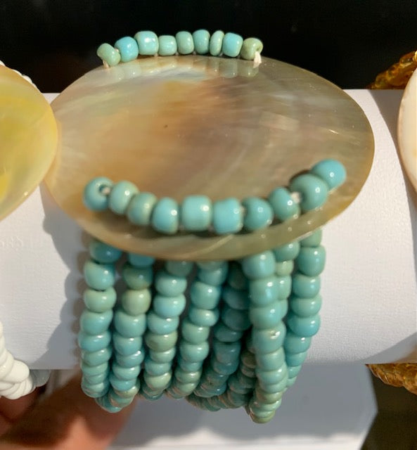 Collection de bracelets élastiques multi-rangs en nacre et bois - Vendu à l'unité