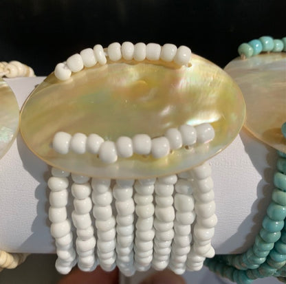 Collection de bracelets élastiques multi-rangs en nacre et bois - Vendu à l'unité