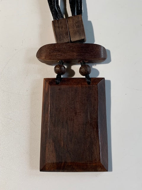 Collier/ Sautoir avec pendentif en bois - ± 50 centimètres - Pendentif : ± 6 x 4,5 cm