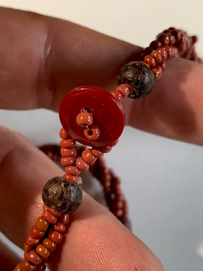 Collier/ Sautoir en perles avec pendentif en nacre - ± 50 centimètres - Pendentif : ± 4,5 x 4 cm