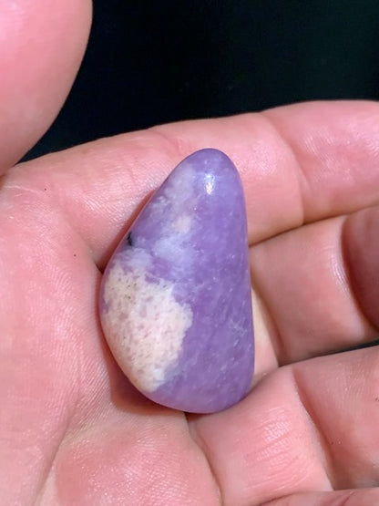 Lépidolite (Mica violet) - Pierre roulée de 42 mm x 30 x 14 - 21 gr.