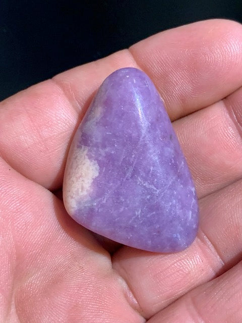Lépidolite (Mica violet) - Pierre roulée de 42 mm x 30 x 14 - 21 gr.
