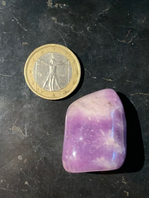 Lépidolite (Mica violet) - Pierre roulée de 32 mm x 25 x 19 - 23,9 gr.