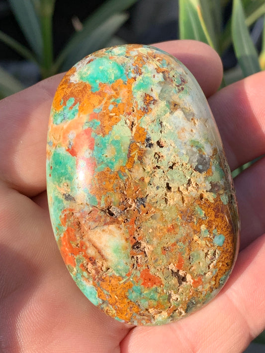 Chrysocolle, superbe galet naturel et poli du Pérou. Parfait pour la lithothérapie, collection ou la bijouterie !