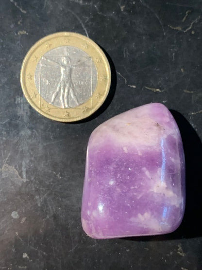 Lépidolite (Mica violet) - Pierre roulée de 32 mm x 25 x 19 - 23,9 gr.