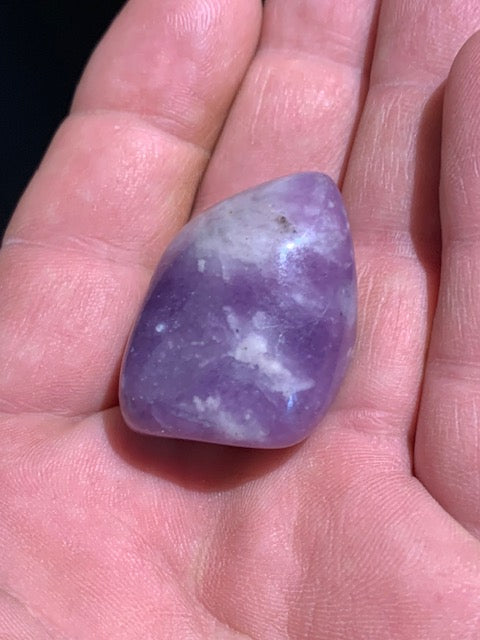 Lépidolite (Mica violet) - Pierre roulée de 32 mm x 25 x 19 - 23,9 gr.