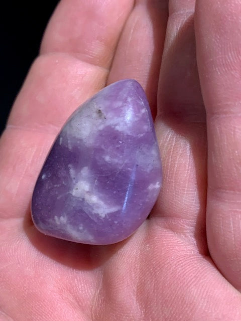 Lépidolite (Mica violet) - Pierre roulée de 32 mm x 25 x 19 - 23,9 gr.