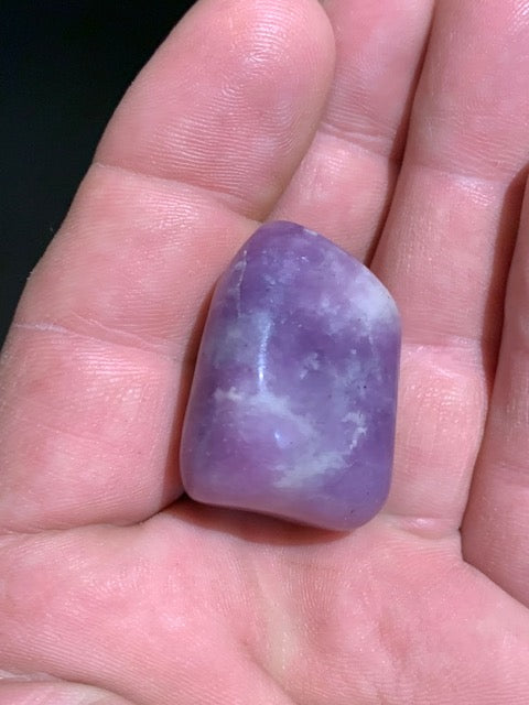 Lépidolite (Mica violet) - Pierre roulée de 32 mm x 25 x 19 - 23,9 gr.