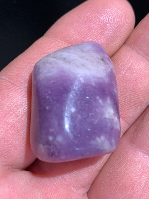 Lépidolite (Mica violet) - Pierre roulée de 32 mm x 25 x 19 - 23,9 gr.