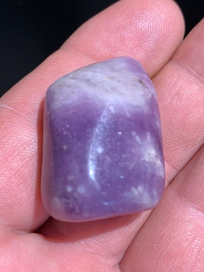 Lépidolite (Mica violet) - Pierre roulée de 32 mm x 25 x 19 - 23,9 gr.