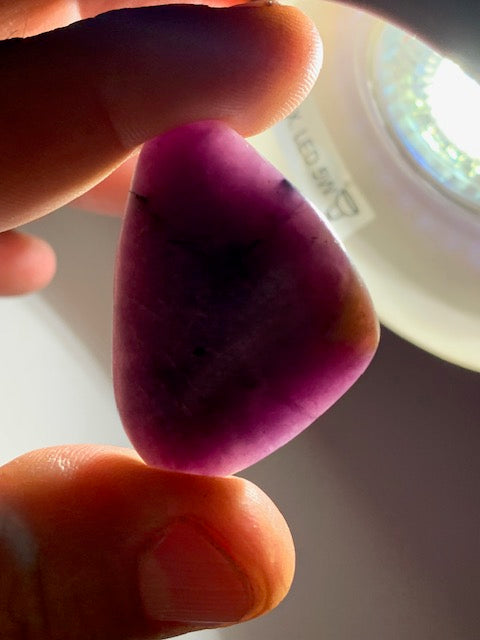 Lépidolite (Mica violet) - Pierre roulée de 42 mm x 30 x 14 - 21 gr.