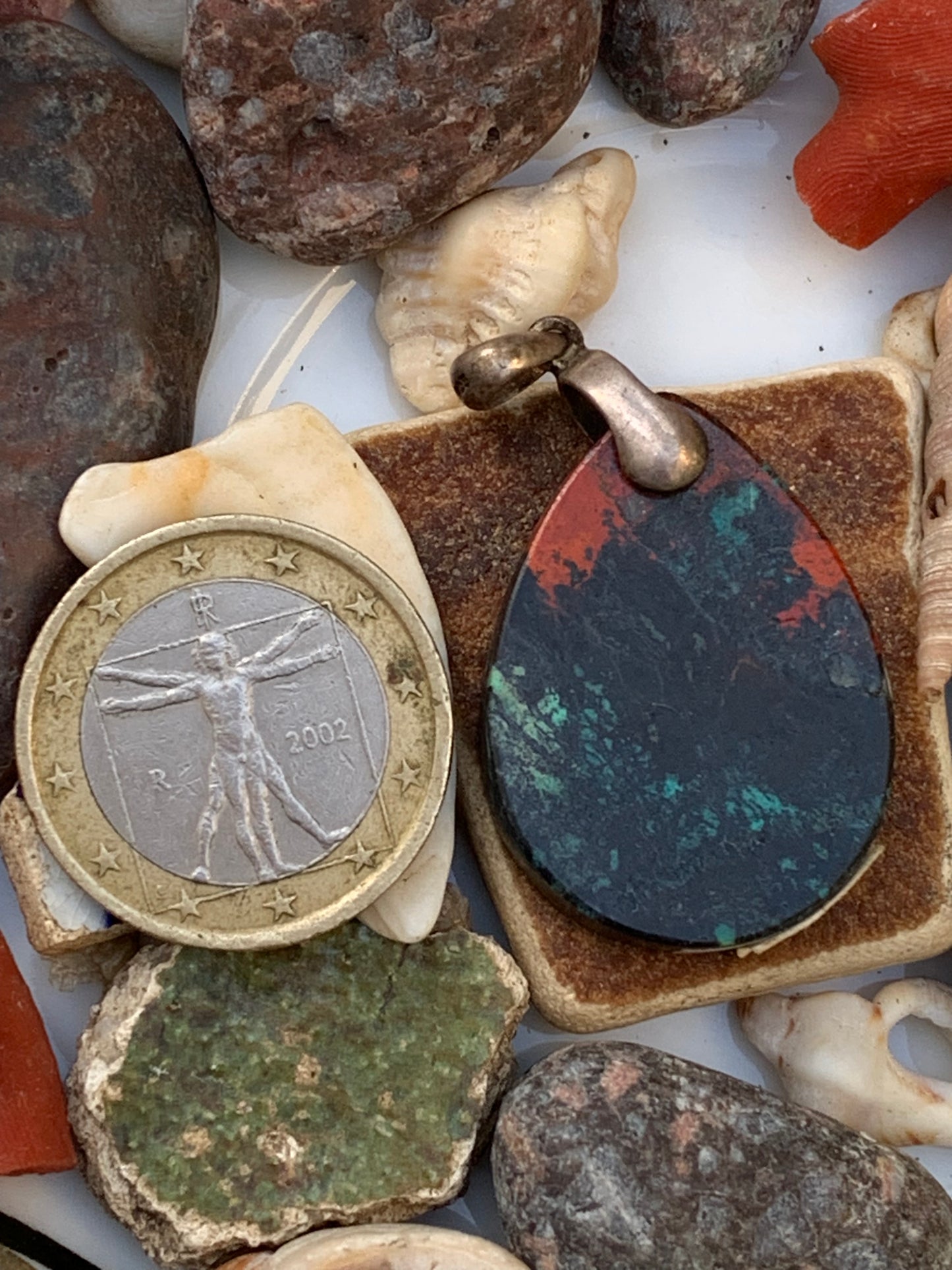 Chrysocolle ! Pendentif unique en Argent, 42mm de hauteur x 22 de largeur x 5 d'épaisseur. Vendu avec cordon réglable de couleur noire. Fait par Gen & Zen !