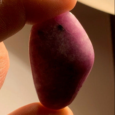 Lépidolite (Mica violet) - Pierre roulée de 32 mm x 25 x 19 - 23,9 gr.