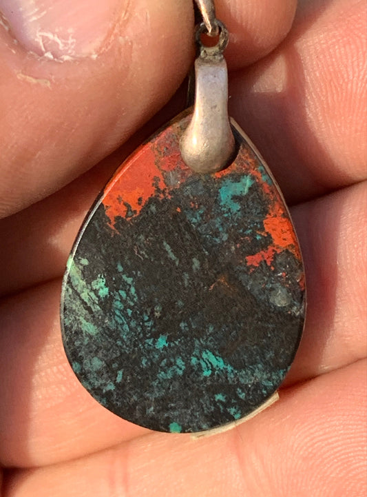 Chrysocolle ! Pendentif unique en Argent, 42mm de hauteur x 22 de largeur x 5 d'épaisseur. Vendu avec cordon réglable de couleur noire. Fait par Gen & Zen !
