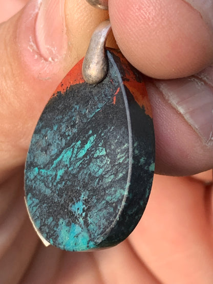 Chrysocolle ! Pendentif unique en Argent, 42mm de hauteur x 22 de largeur x 5 d'épaisseur. Vendu avec cordon réglable de couleur noire. Fait par Gen & Zen !