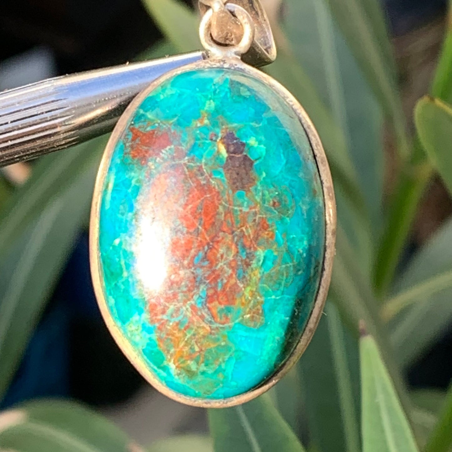 Chrysocolle ! Pendentif unique en Argent, 45mm de hauteur x 21 de largeur x 10 d'épaisseur. Vendu avec cordon réglable de couleur noire. Fait par Gen & Zen !