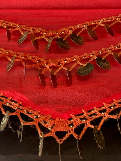 Ceinture de danse orientale rouge à pièces métalliques - 140 x 50 x 1 cm - Algérie