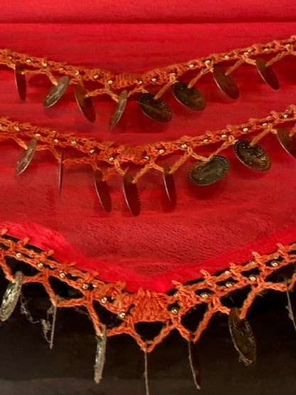 Ceinture de danse orientale rouge à pièces métalliques - 140 x 50 x 1 cm - Algérie