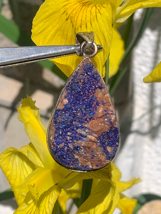 Azurite, pendentif en Argent de 46mm de hauteur x 22 de largeur x 9 d'épaisseur. Vendu avec cordon réglable de couleur noire offert !