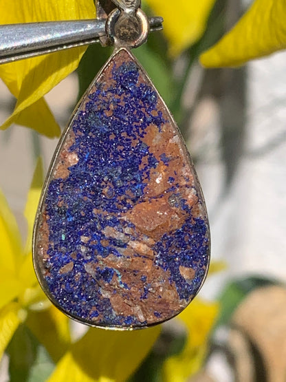 Azurite, pendentif en Argent de 46mm de hauteur x 22 de largeur x 9 d'épaisseur. Vendu avec cordon réglable de couleur noire offert !