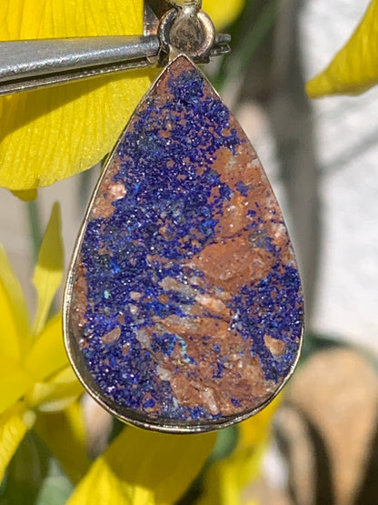 Azurite, pendentif en Argent de 46mm de hauteur x 22 de largeur x 9 d'épaisseur. Vendu avec cordon réglable de couleur noire offert !