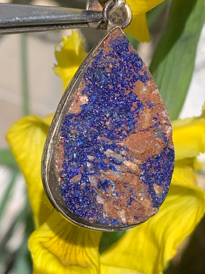 Azurite, pendentif en Argent de 46mm de hauteur x 22 de largeur x 9 d'épaisseur. Vendu avec cordon réglable de couleur noire offert !