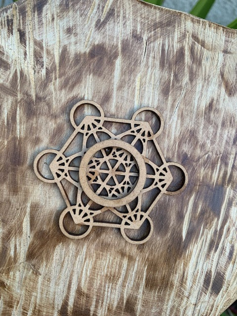 Support bois pour 7 diapasons fait main - Vendu avec motif de Métatron et sphère de sélénite