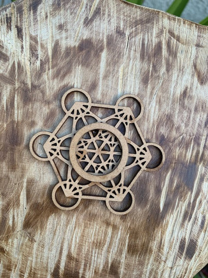 Support bois pour 7 diapasons fait main - Vendu avec motif de Métatron et sphère de sélénite