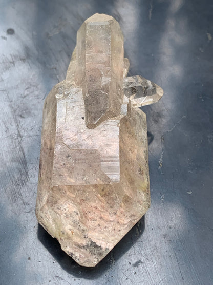Cristal de roche fumé/ Quartz fumé, pointe naturelle de 55x25x17mm - 22 gr., très belle qualité, très belle pureté !