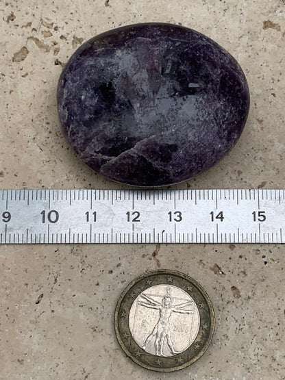 Lépidolite (Mica violet) - Galet de 46mm x 40 x 17 - de 45,2 grammes, superbe pièce !