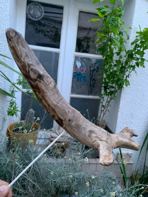 Driftwood sculpture from the Loire: 'Cool Work' - 41 cm height × 36 × 10 / ± 990 gr. - Creation Zen Curiosity