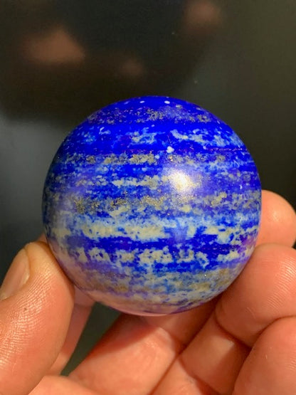 Sphère en lapis lazuli, pièces au choix de 49 mm - 191,5 gr. - La pierre des Pharaons, un bleu envoûtant !