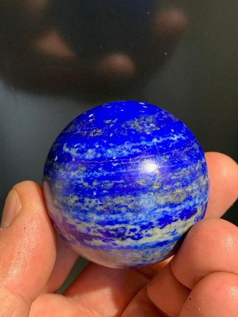 Sphère en lapis lazuli, pièces au choix de 49 mm - 191,5 gr. - La pierre des Pharaons, un bleu envoûtant !