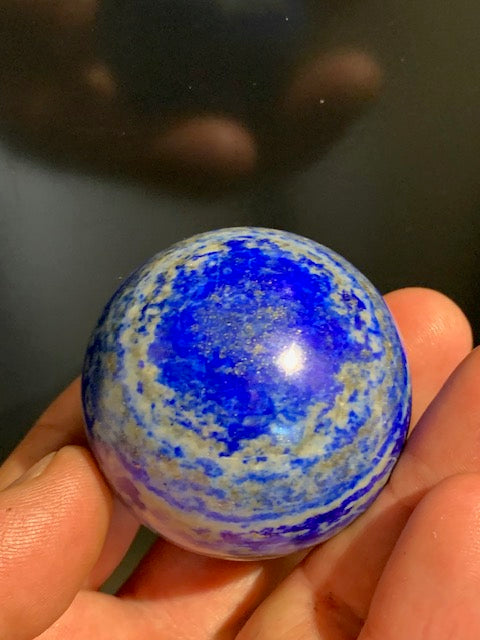 Sphère en lapis lazuli, pièces au choix de 49 mm - 191,5 gr. - La pierre des Pharaons, un bleu envoûtant !