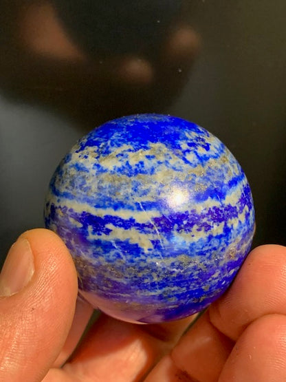 Sphère en lapis lazuli, pièces au choix de 49 mm - 191,5 gr. - La pierre des Pharaons, un bleu envoûtant !