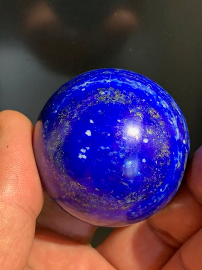 Sphère en lapis lazuli, pièces au choix de 49 mm - 191,5 gr. - La pierre des Pharaons, un bleu envoûtant !