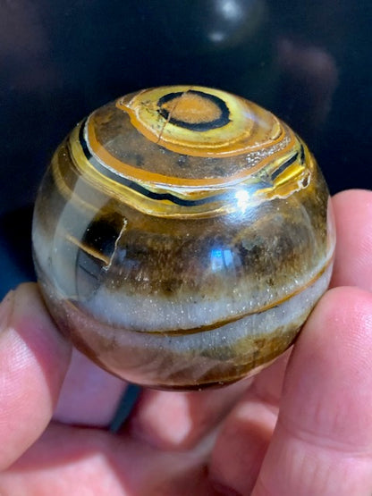 Sphère en Oeil de tigre, qualité AA - 53 millimètres Ø - 210,7 grammes