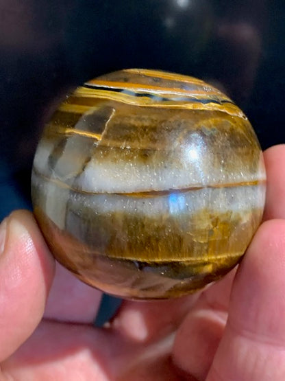 Sphère en Oeil de tigre, qualité AA - 53 millimètres Ø - 210,7 grammes