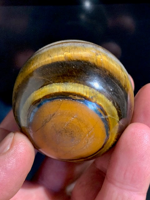 Sphère en Oeil de tigre, qualité AA - 53 millimètres Ø - 210,7 grammes