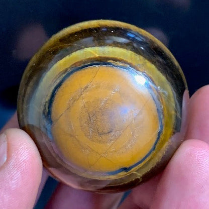 Sphère en Oeil de tigre, qualité AA - 53 millimètres Ø - 210,7 grammes