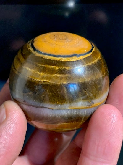 Sphère en Oeil de tigre, qualité AA - 53 millimètres Ø - 210,7 grammes