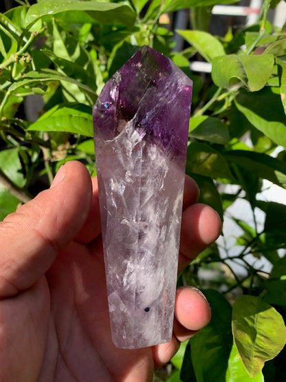 Amethyst, natural crystal cleaned of 128 x 50 x 38 mm - 258.5 gr.