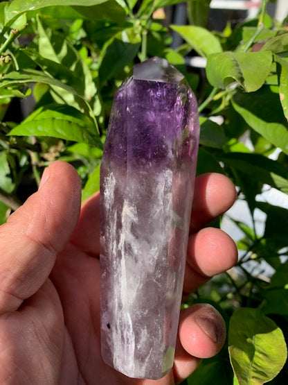 Amethyst, natural crystal cleaned of 128 x 50 x 38 mm - 258.5 gr.