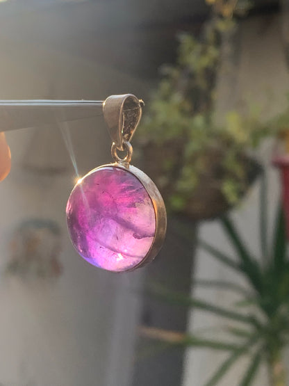 Améthyste, pendentif en Argent de 34 mm de hauteur x 22 de largeur x 10 d'épaisseur. Vendu avec cordon réglable de couleur noire offert !