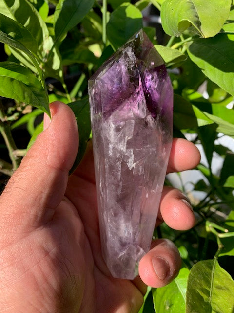 Amethyst, natural crystal cleaned of 128 x 50 x 38 mm - 258.5 gr.