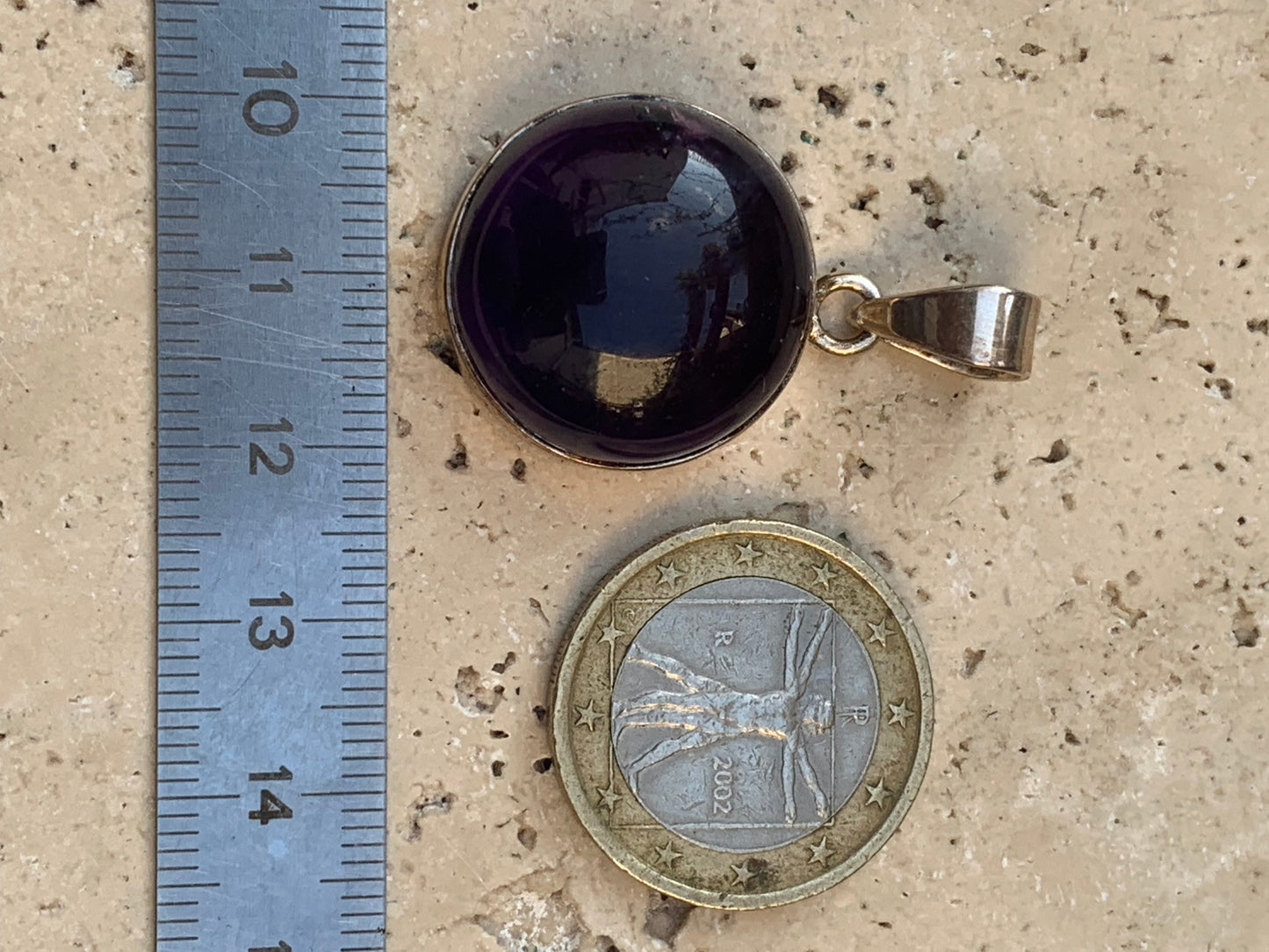Améthyste, pendentif en Argent de 34 mm de hauteur x 22 de largeur x 10 d'épaisseur. Vendu avec cordon réglable de couleur noire offert !