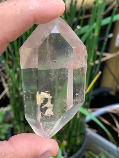 Cristal de roche fumé/ Quartz fumé, pointe bi-déterminée naturelle de 83x43x33 mm - 148,8 gr., très belle qualité, très belle pureté !