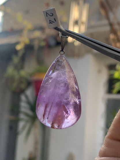 Améthyste, pendentif 'goutte' de 42mm de hauteur x 20 de largeur x 11 d'épaisseur. Vendu avec cordon réglable de couleur noire offert !